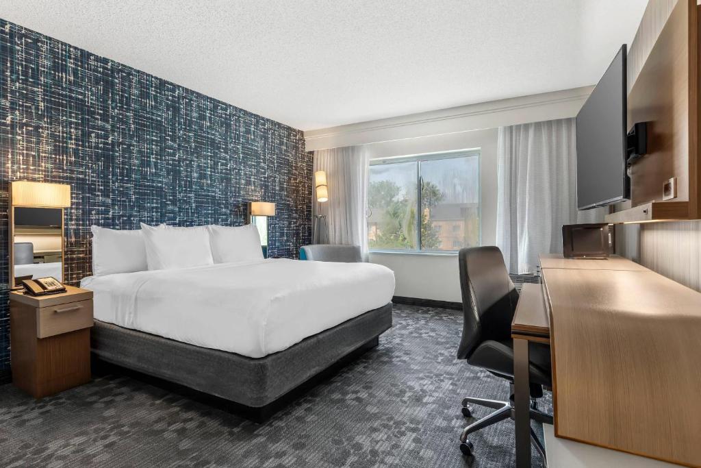 Comfort Inn & Suites Bethlehem Lehigh Valley Airport photo
