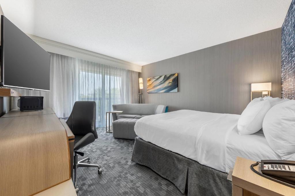 Comfort Inn & Suites Bethlehem Lehigh Valley Airport photo