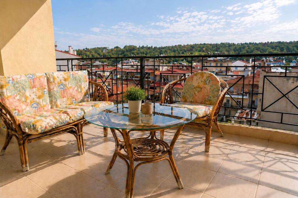 a patio with two chairs and a table on a balcony at Central Grevena Retreat with Mountain Views in Grevena