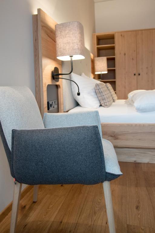 Postel nebo postele na pokoji v ubytování Landgasthaus Helpfauer Hof