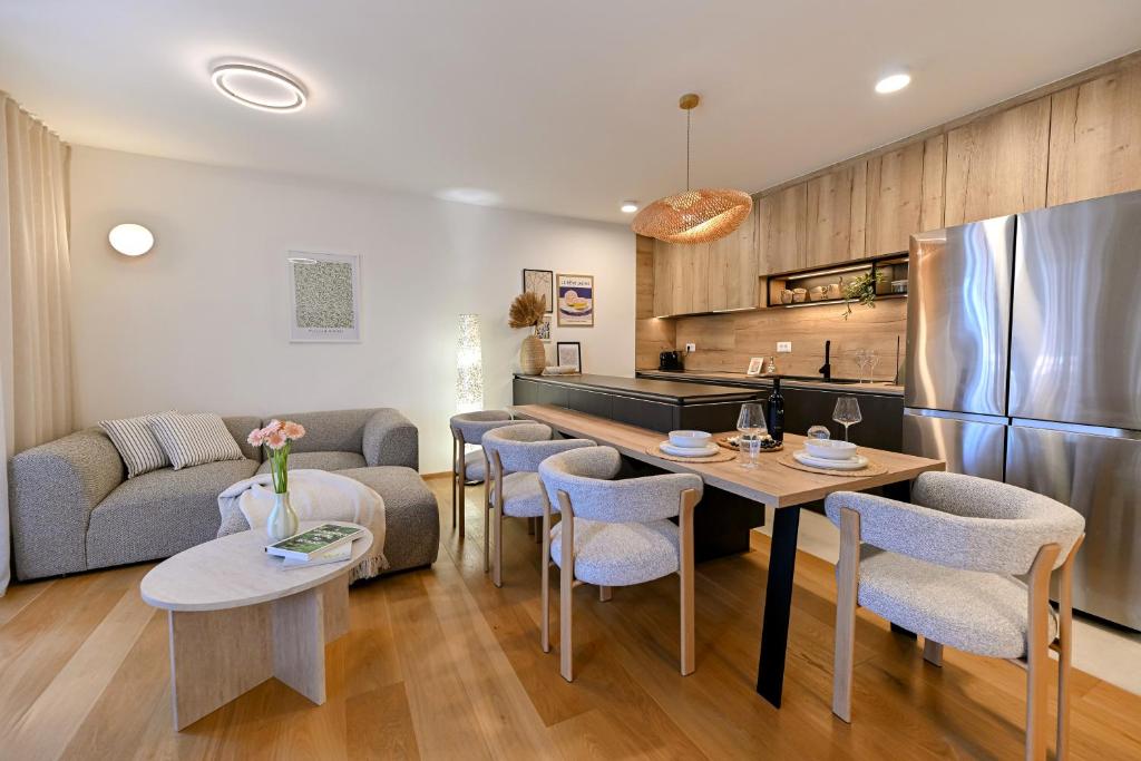 Ana - luxury apartment with free EV station