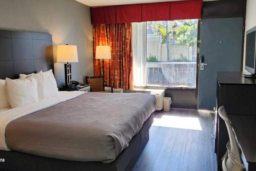 Quality Inn & Suites Gulf Breeze Bayside near Pensacola Beach photo