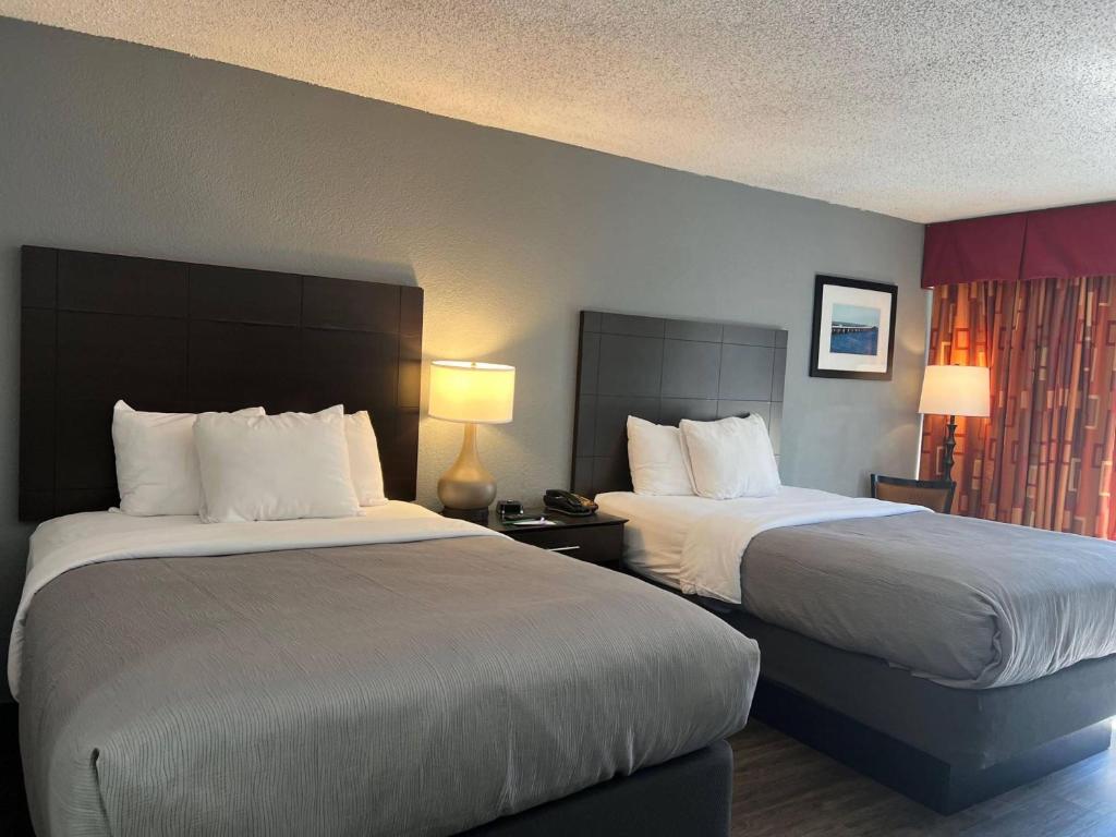 Quality Inn & Suites Gulf Breeze Bayside near Pensacola Beach photo