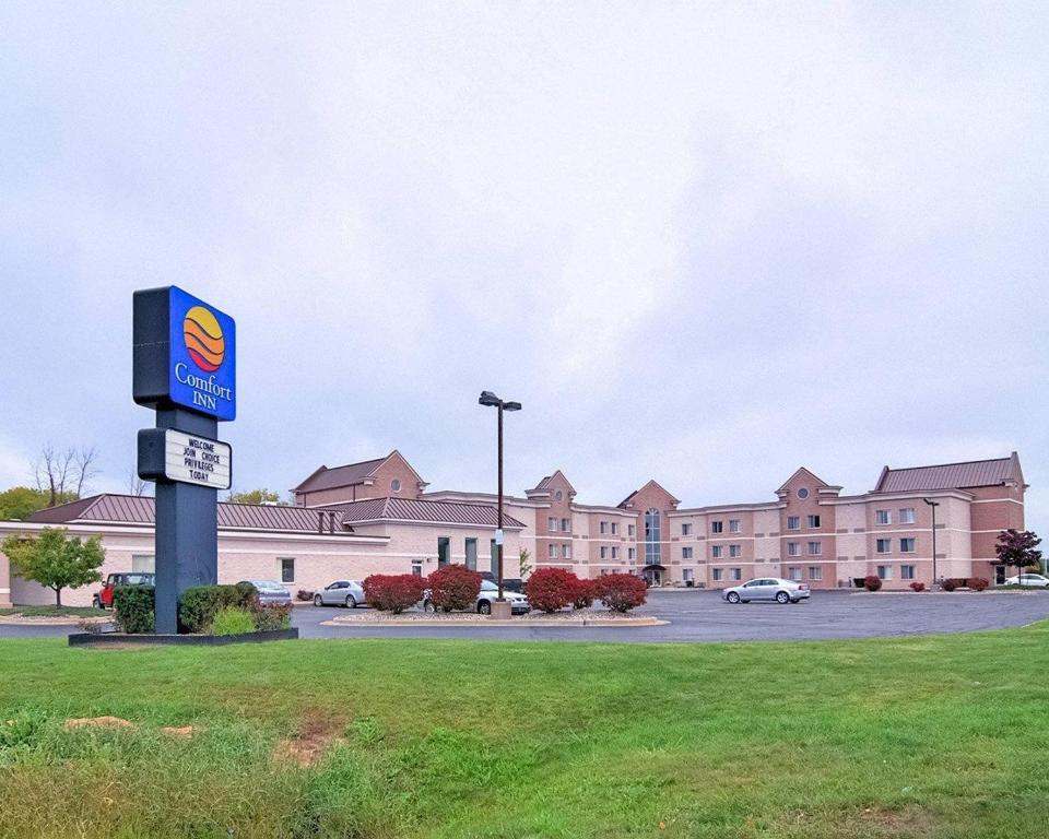 a sign in a parking lot in front of a hotel at Comfort Inn Birch Run - Frankenmuth in Birch Run