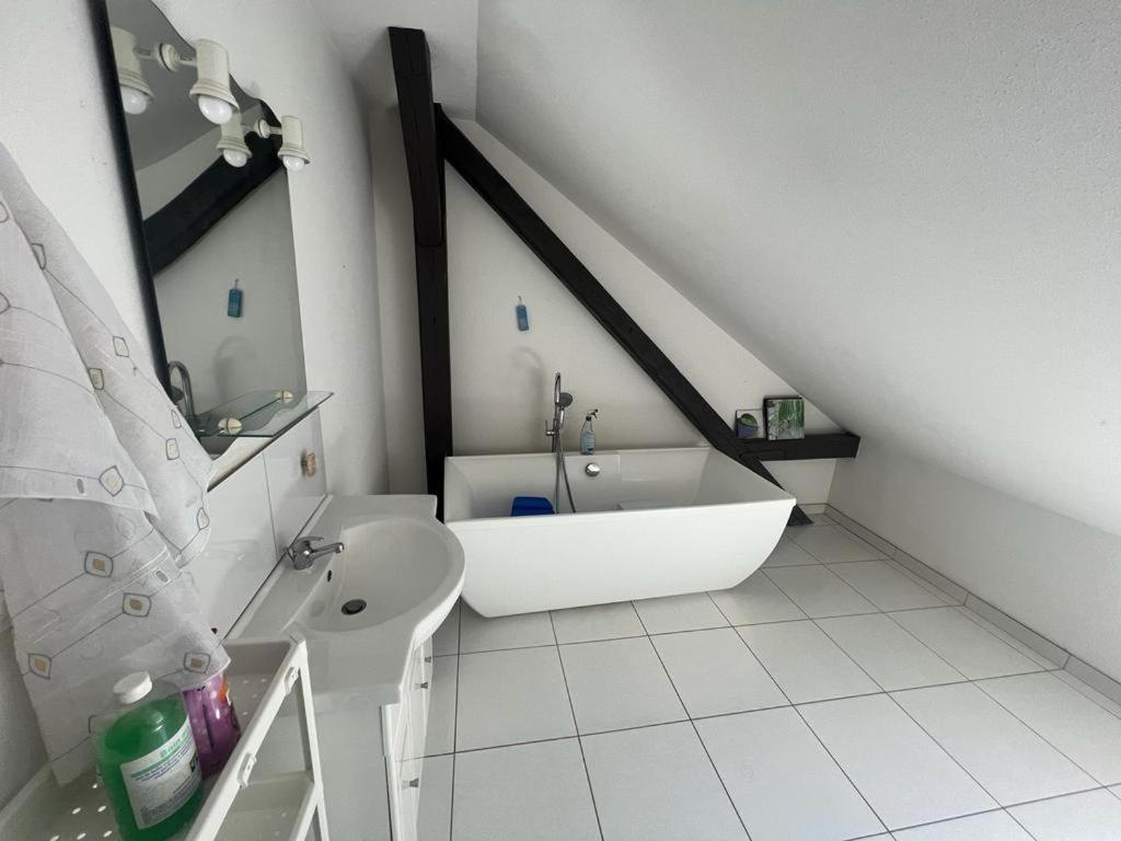 Super Appartement , F4, centre ville, proche gare et commerces, Clim – photo 3