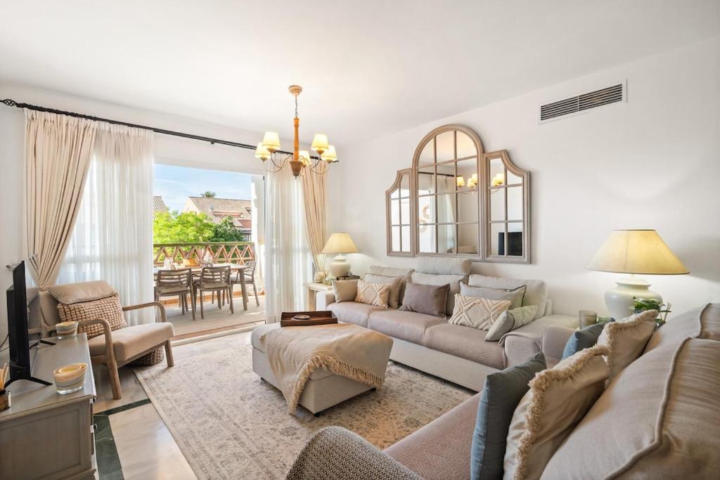 Stunning 2 bed apt in La Ola RDR548