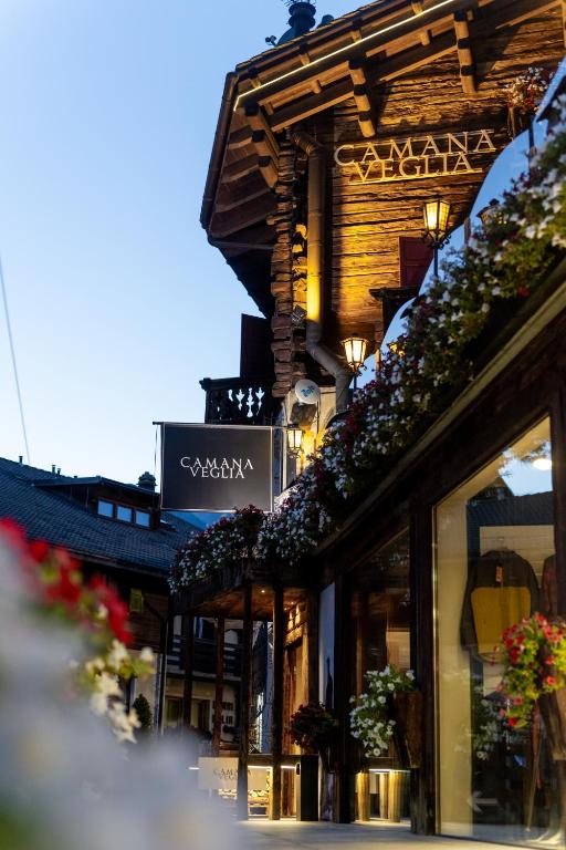a building with plants on the side of it at Camana Veglia in Livigno