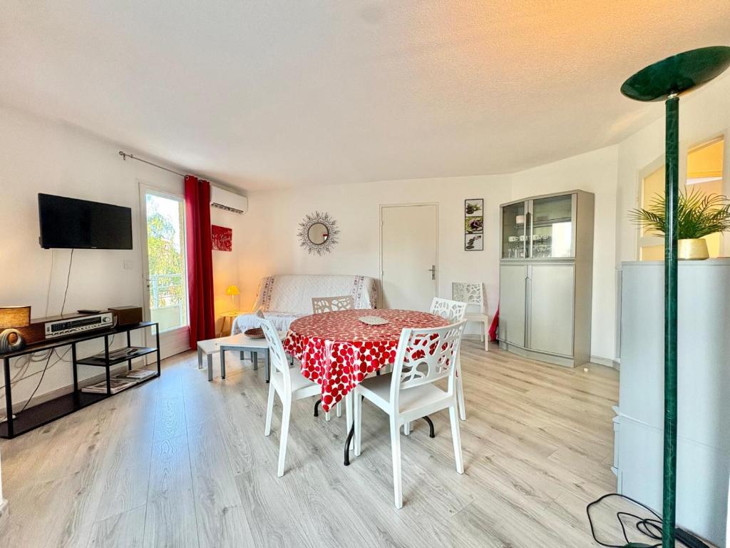 F2 avec terrasse et parking privé à Fréjus