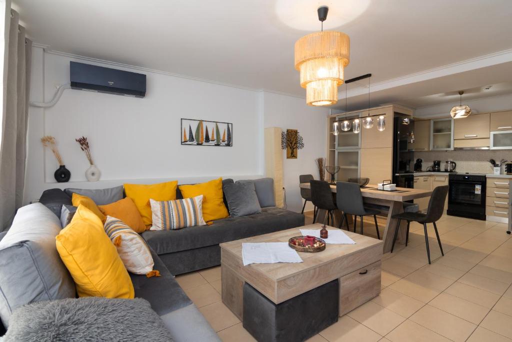 3Bdrm Apartment With Balcony&Parking
