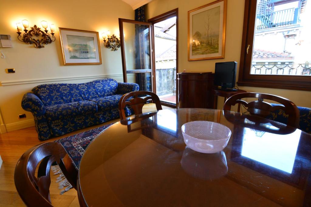 Posezení v ubytování Suites Torre Dell'Orologio
