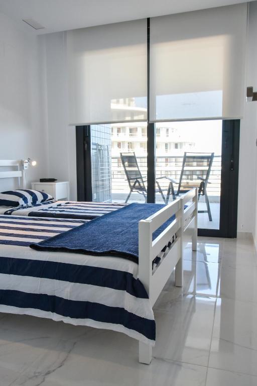 Posteľ alebo postele v izbe v ubytovaní Infinity View by Mar Holidays - Arenales del Sol