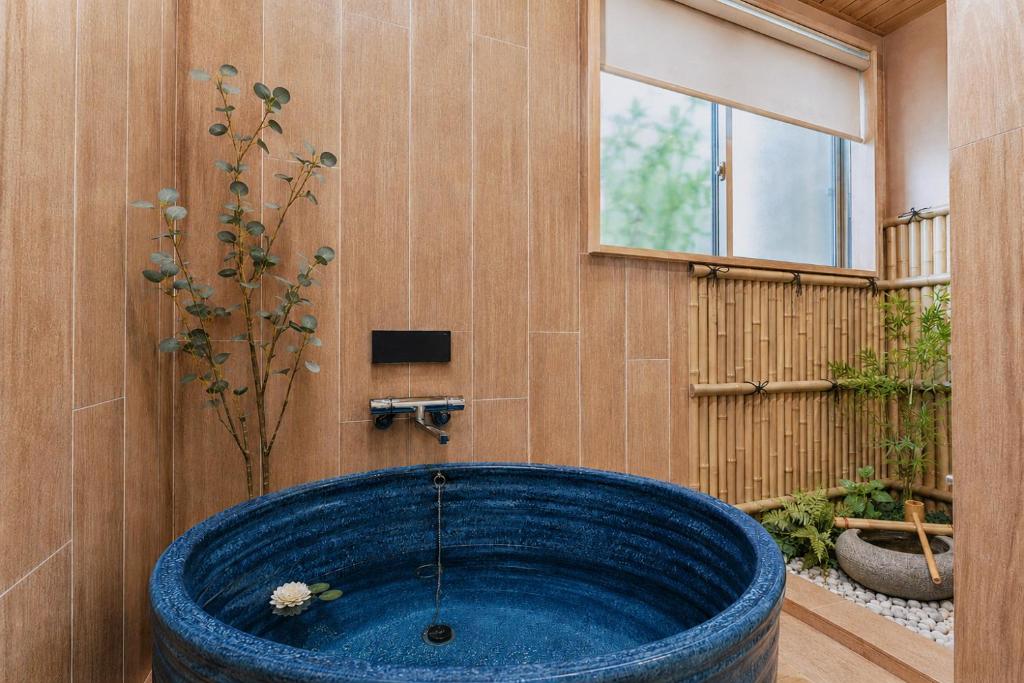 Osaka Large Family House 7 Bedrooms 2 Baths Free Parking