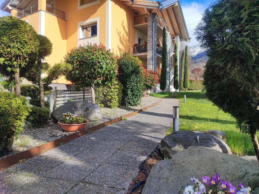 a house with a walkway in front of a yard at Villa Luisa Appartamenti Vacanze in Caiolo