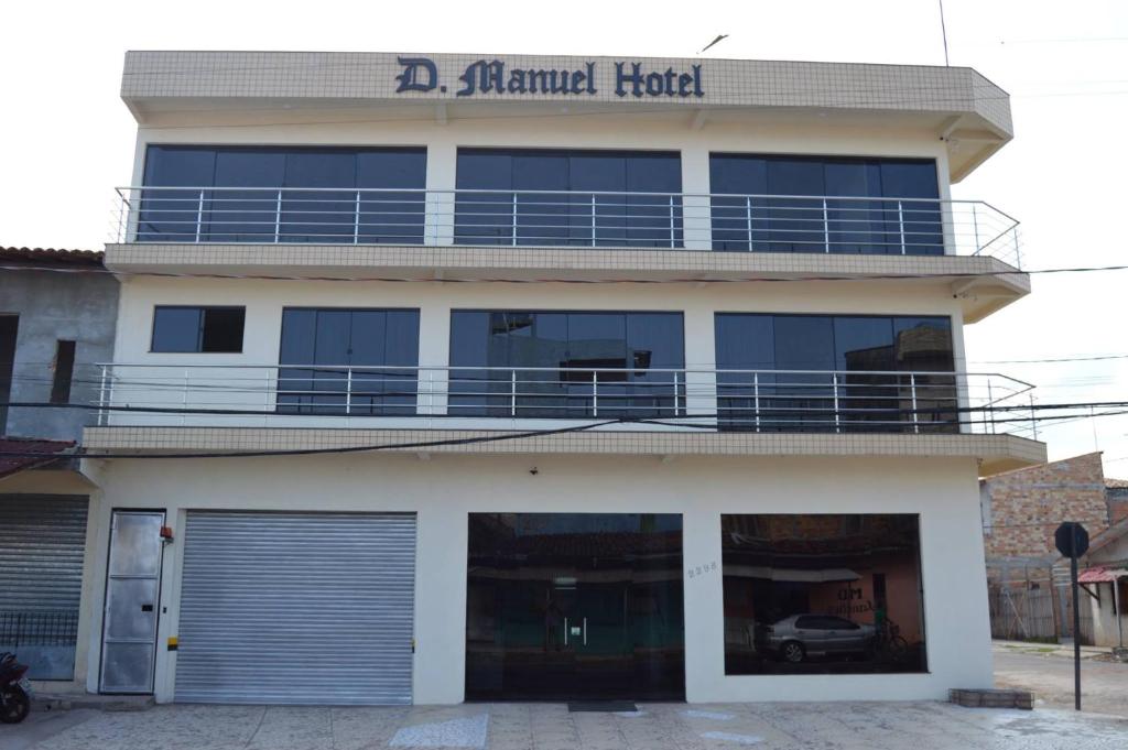a building with a balcony on top of it at Dom Manuel Hotel in Abaetetuba