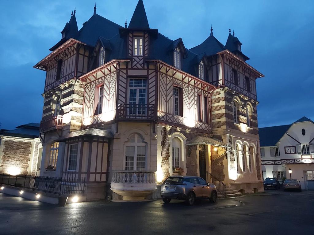 a house with a car parked in front of it at Manoir Saint-Eloi in Noyon