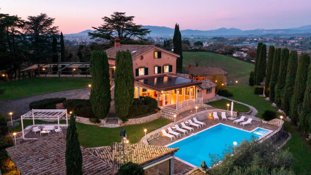 an estate with a swimming pool and a house at TENUTA CAVI 10, Emma Villas in Colleferro