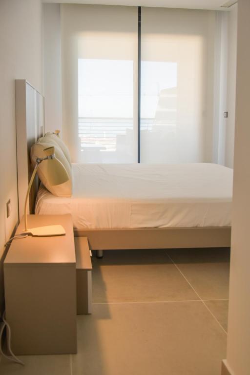 Posteľ alebo postele v izbe v ubytovaní Infinity View by Mar Holidays - Arenales del Sol