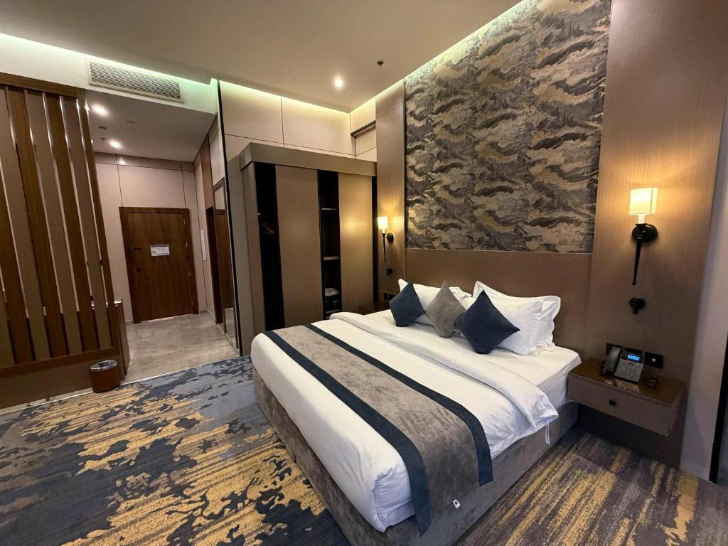 MORA HOTEL