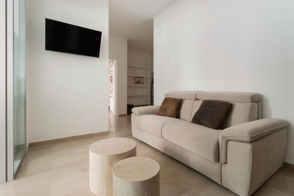 GuestHost - Cozy Balcony Apartment X6 Guastalla