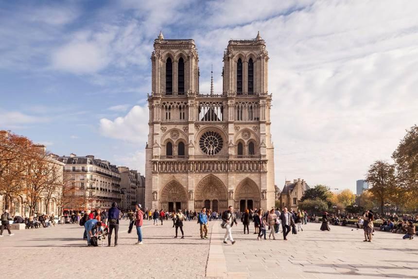 JOLI STUDIO RENOVE EN PLEIN COEUR DE L'ÂME De PARIS QUARTIER PANTHEON , NOTRE-DAME