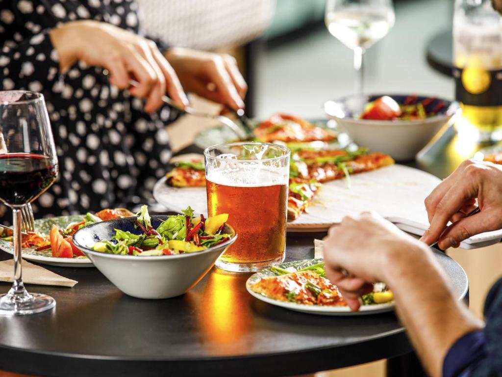 ibis London Elstree Borehamwood photo