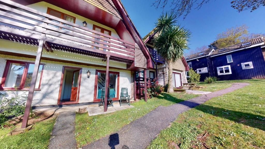 a house with a grass yard in front of it at 87 Strawberry Hill, Tolroy Manor in Hayle
