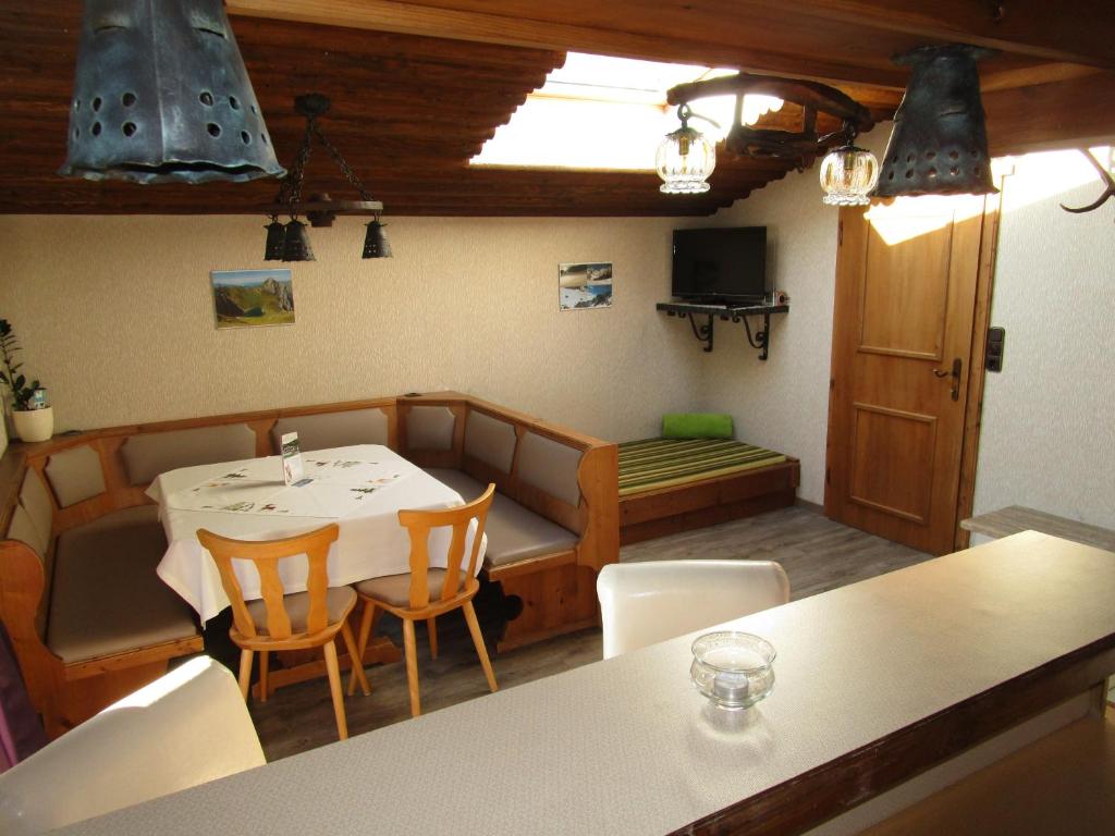 TV a/nebo společenská místnost v ubytování Haus Sonnenterrasse