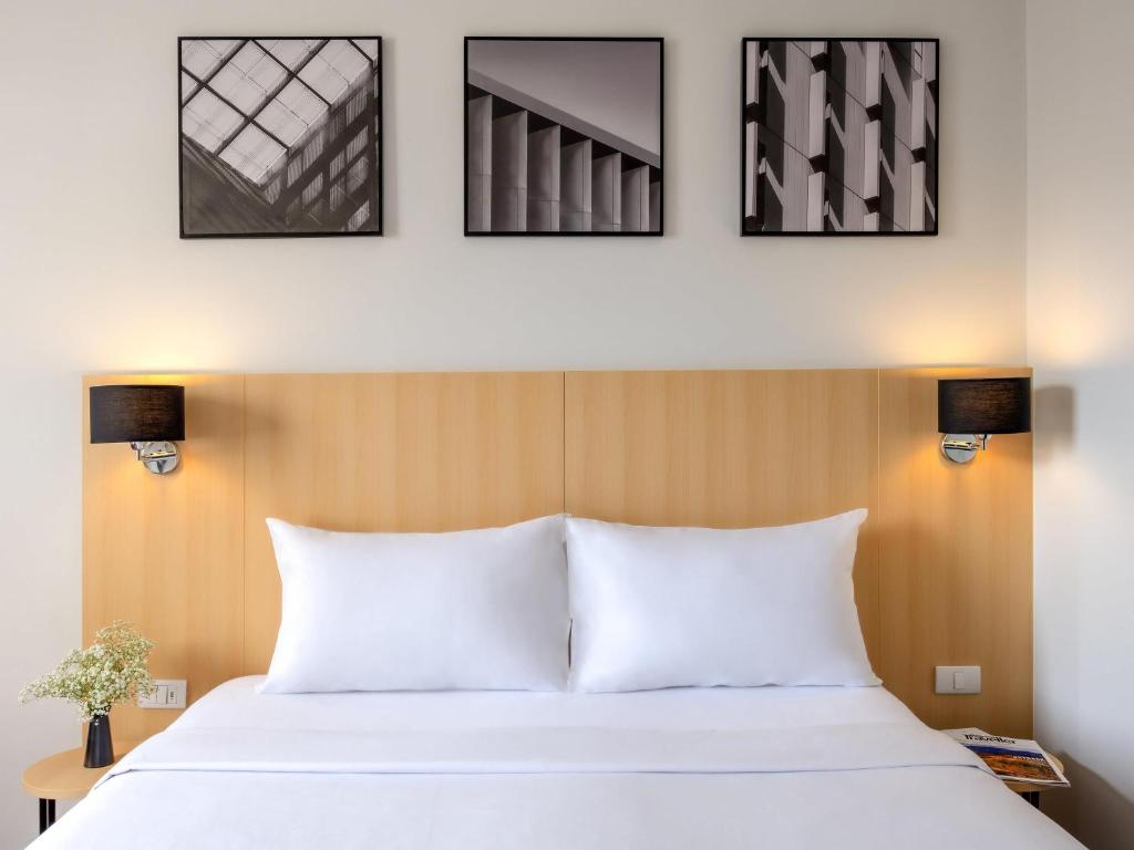 ibis Bangkok Sathorn photo