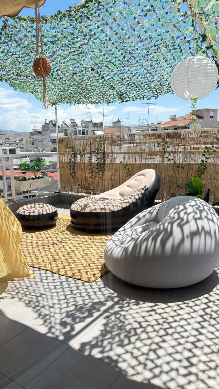Room , in a big apartment with a huge terrace Male Only