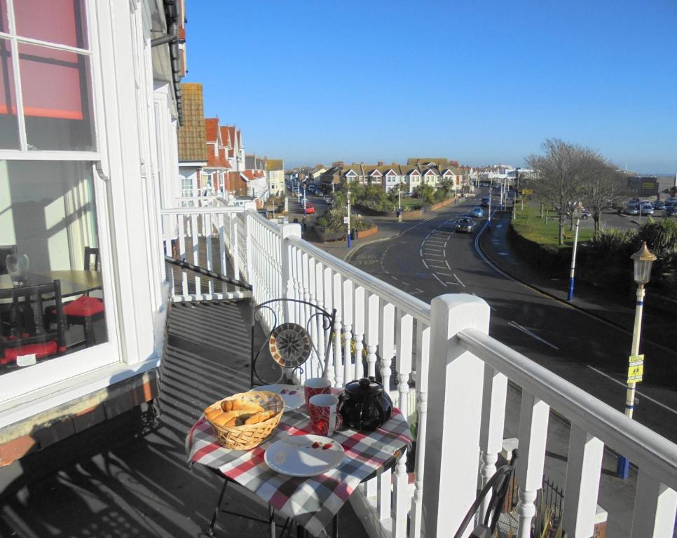 a table sitting on a balcony with a table gmaxwell gmaxwell gmaxwell gmaxwell gmaxwell at Seabreeze Apartment in Eastbourne