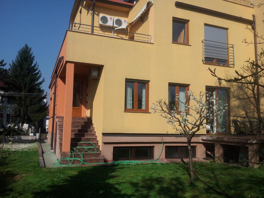 Budynek, w którym mieści się apartament