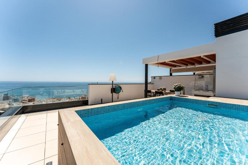 Penthouse Middel Views