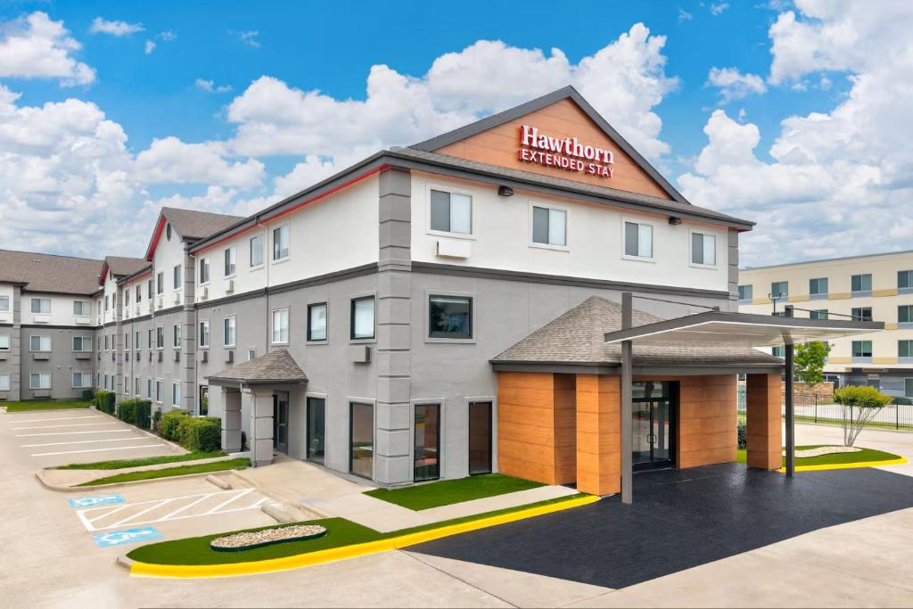 a rendering of the hilton garden inn building at Hawthorn Extended Stay by Wyndham DFW Airport North in Irving