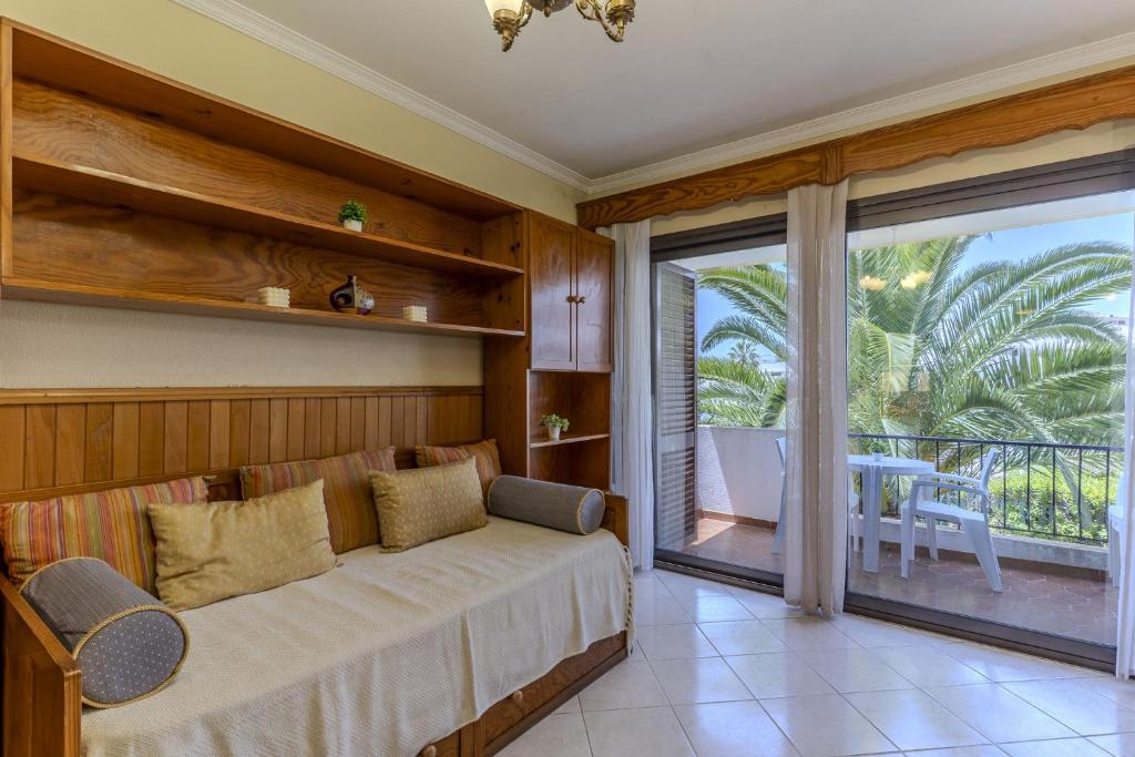 #366 Cozy 1BR Retreat Private Balcony