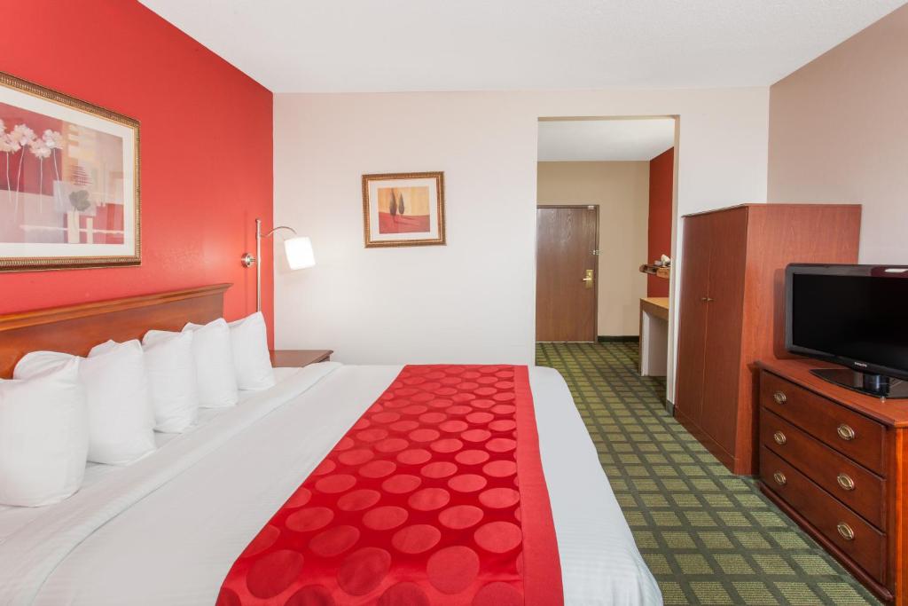 Ramada Limited Decatur - 1 King Bed, Accessible Room, Non-Smoking