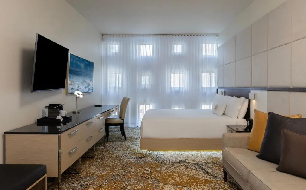 Luxury King Suite