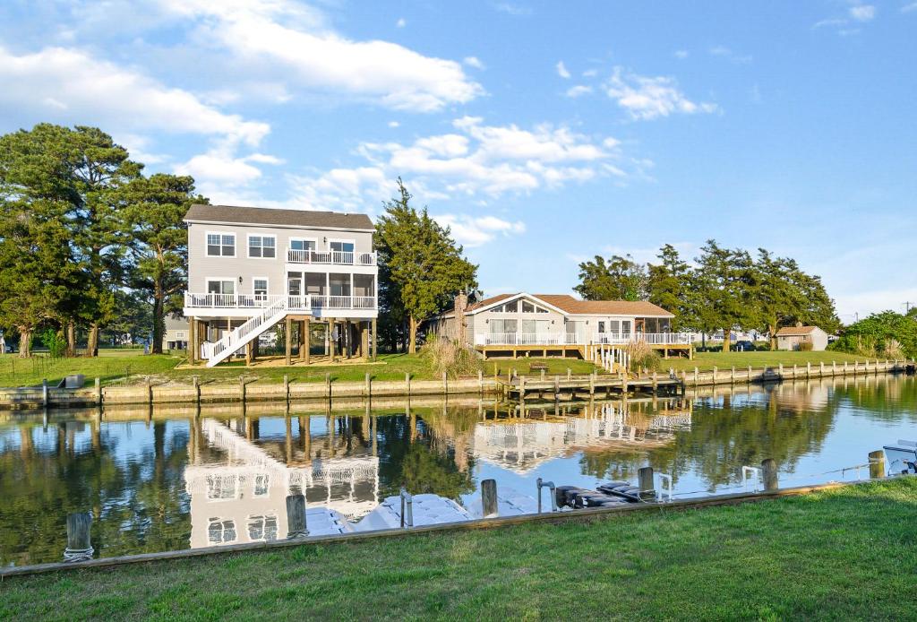 a house next to a river with a house at Dock Holiday in Greenbackville