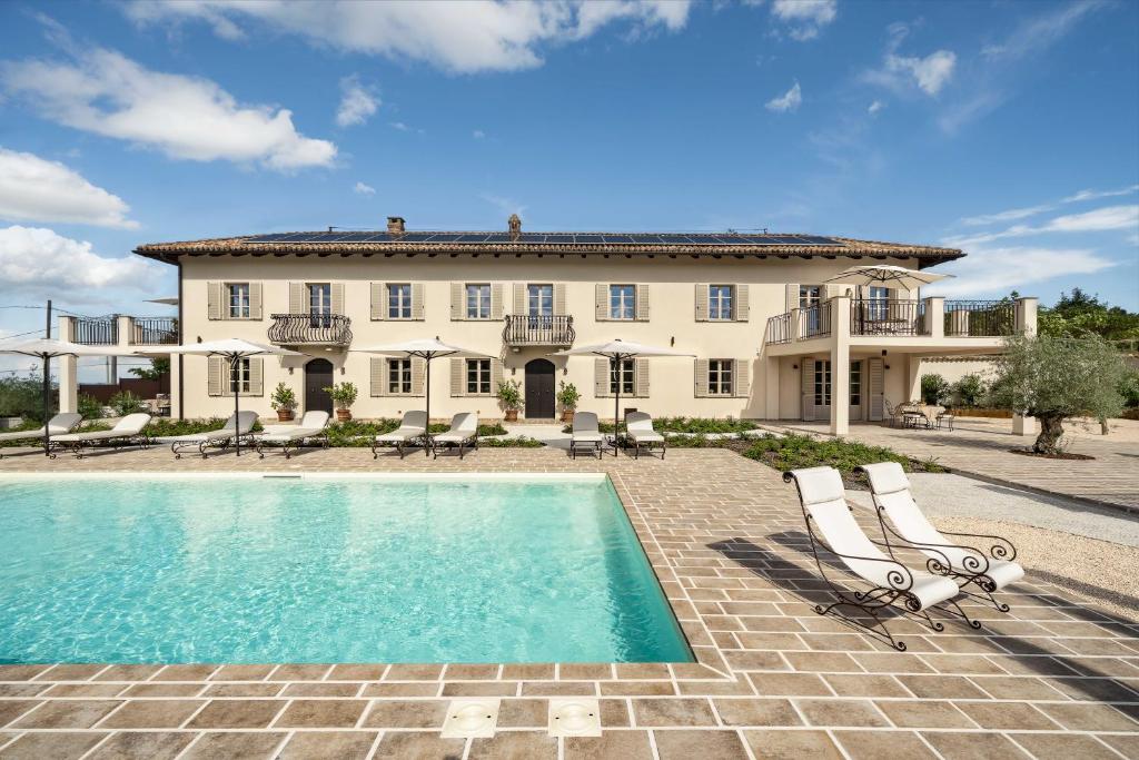 a house with a swimming pool in front of a house at Casa di Sofia in Calosso
