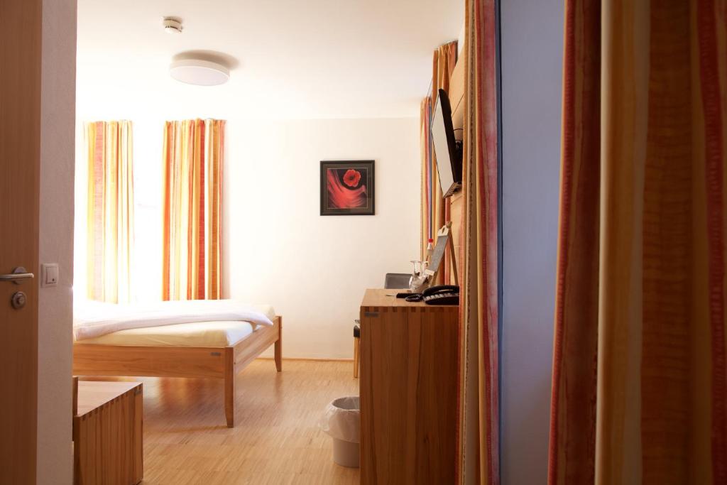 Postel nebo postele na pokoji v ubytování Hotel & Café Ritter von Böhl