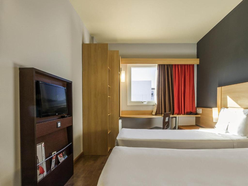 ibis Barretos - Double Room With Extra Child Bed
