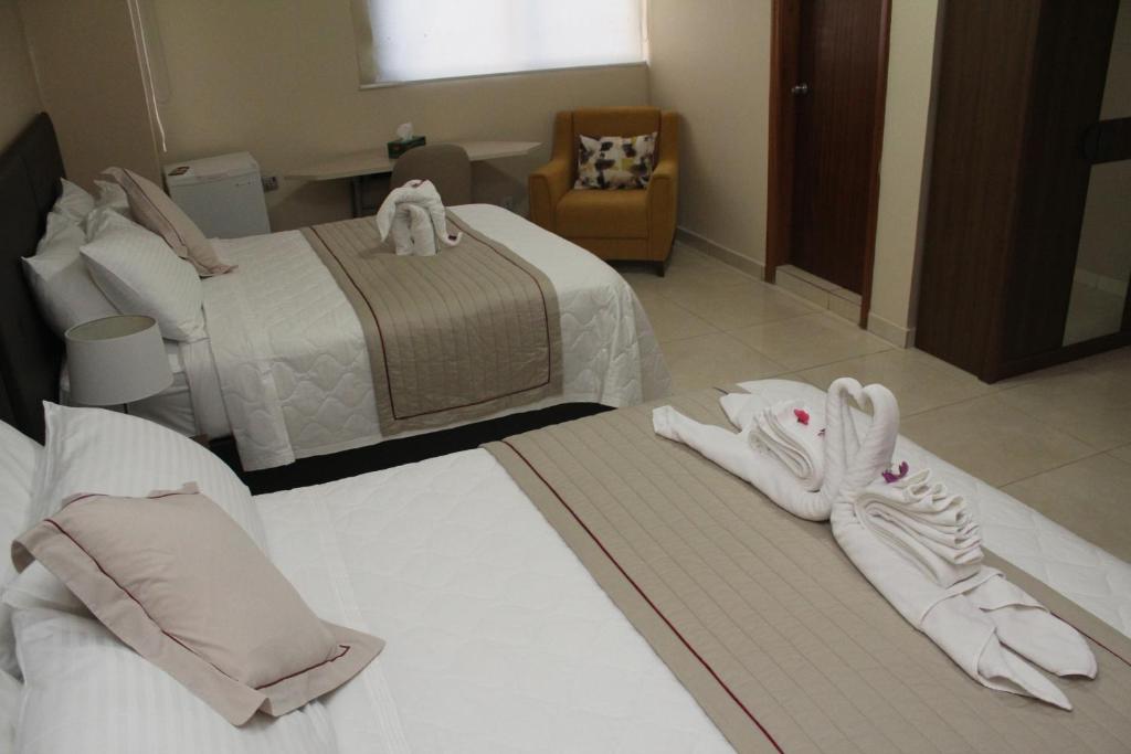 Postel nebo postele na pokoji v ubytování Murex Plaza Hotel & Suites
