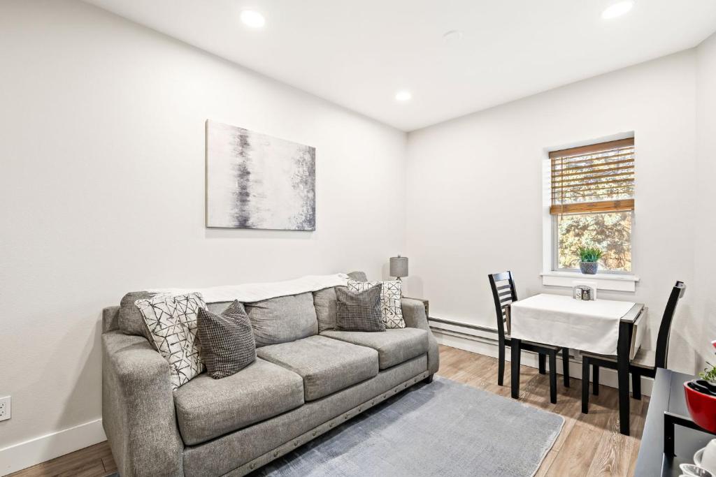 Aisling Suites - One-Bedroom Standard Apartment