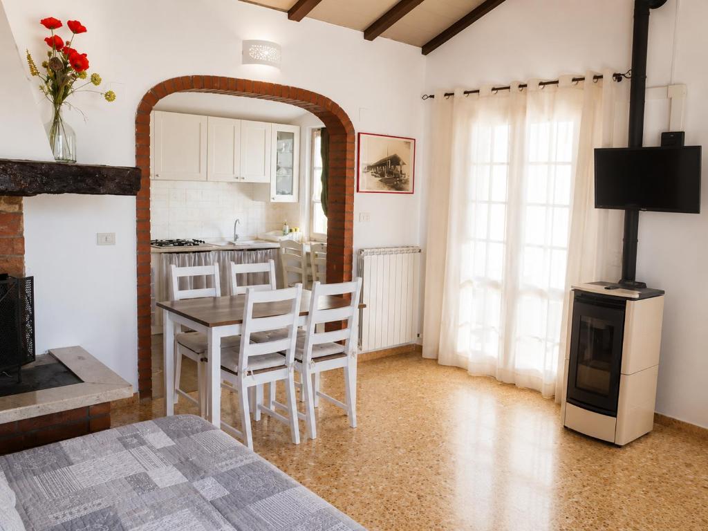 Fattoria Cristina Patio Apartment with Pool, Pergola & Farm Animals near Cinque Terre - Mono