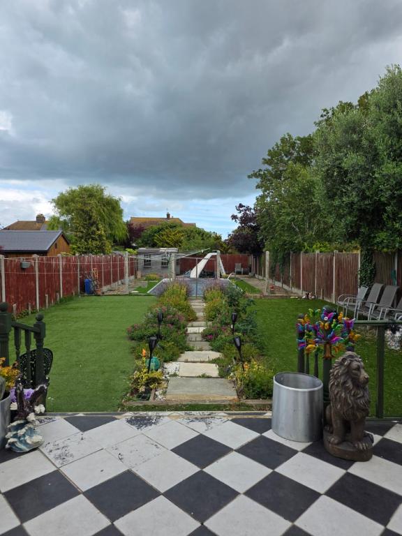 a garden with a checkered floor in a yard at Margate beach house in Margate