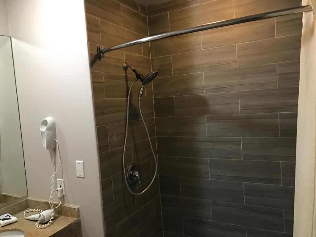 Express Inn Weslaco/Mercedes - Queen Room - Non-Smoking