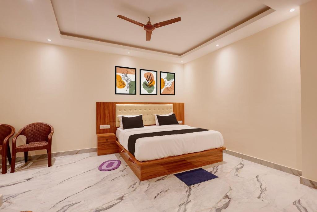 a bedroom with a bed and a ceiling fan at Hotel O Kamala Resort in Bhubaneshwar