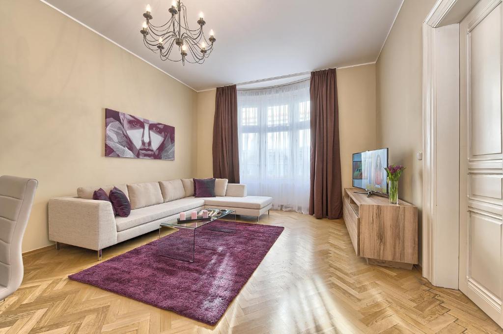 TV a/nebo společenská místnost v ubytování Maiselova 5 Apartment