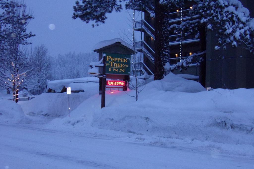 Pepper Tree Inn Tahoe City v zimě