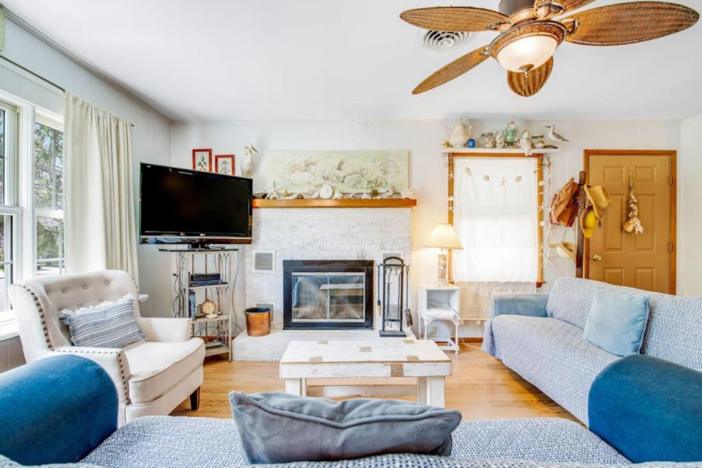 a living room with a couch and a fireplace at The Seashell Cottage in Ocean City