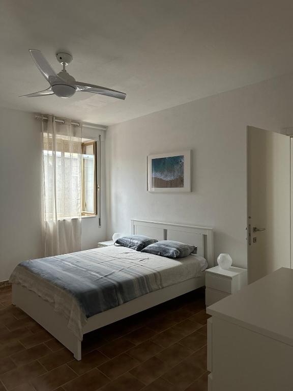 a bedroom with a bed and a ceiling fan at La casetta sul mare in Ortona